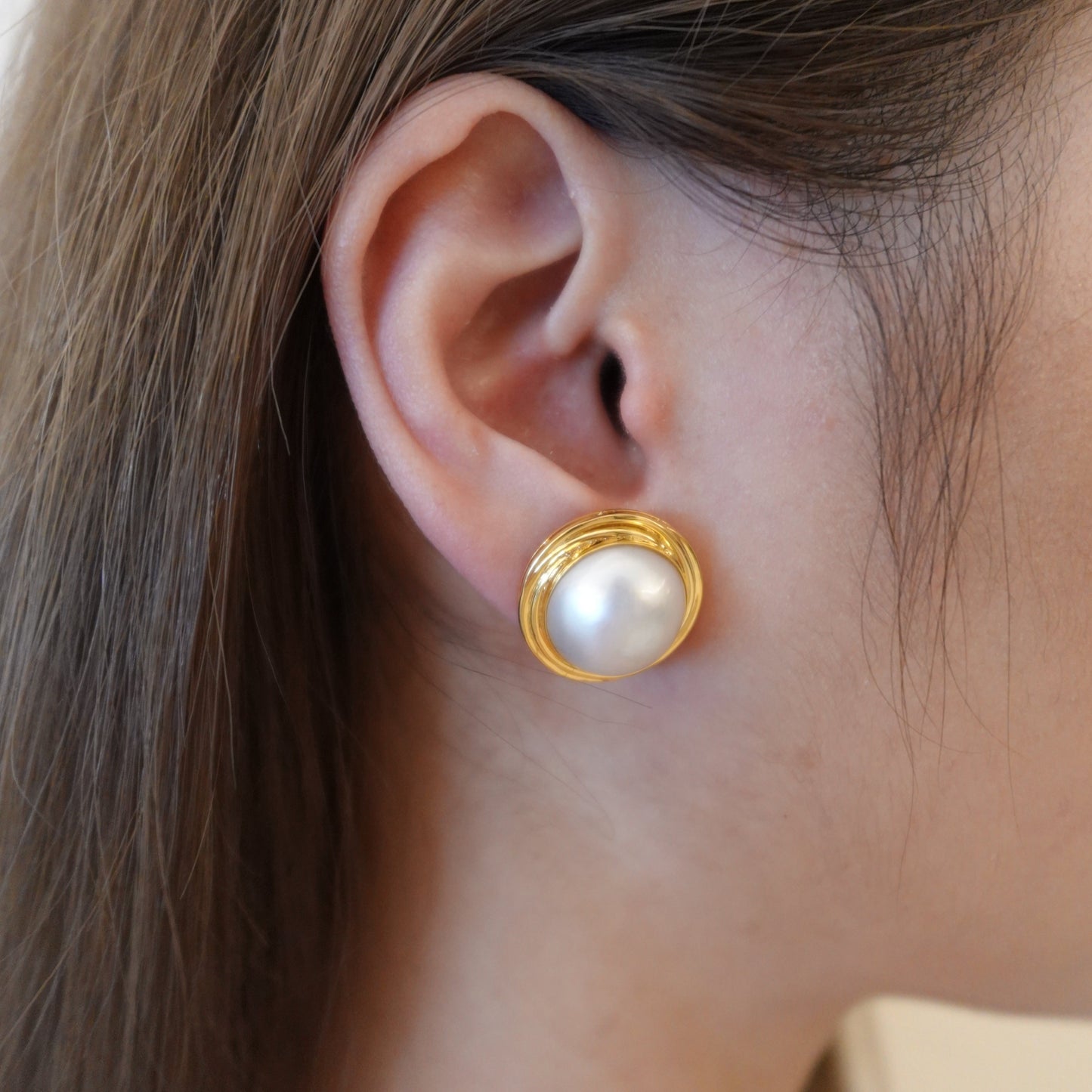 Gold-Edged Circle Mabe Studs