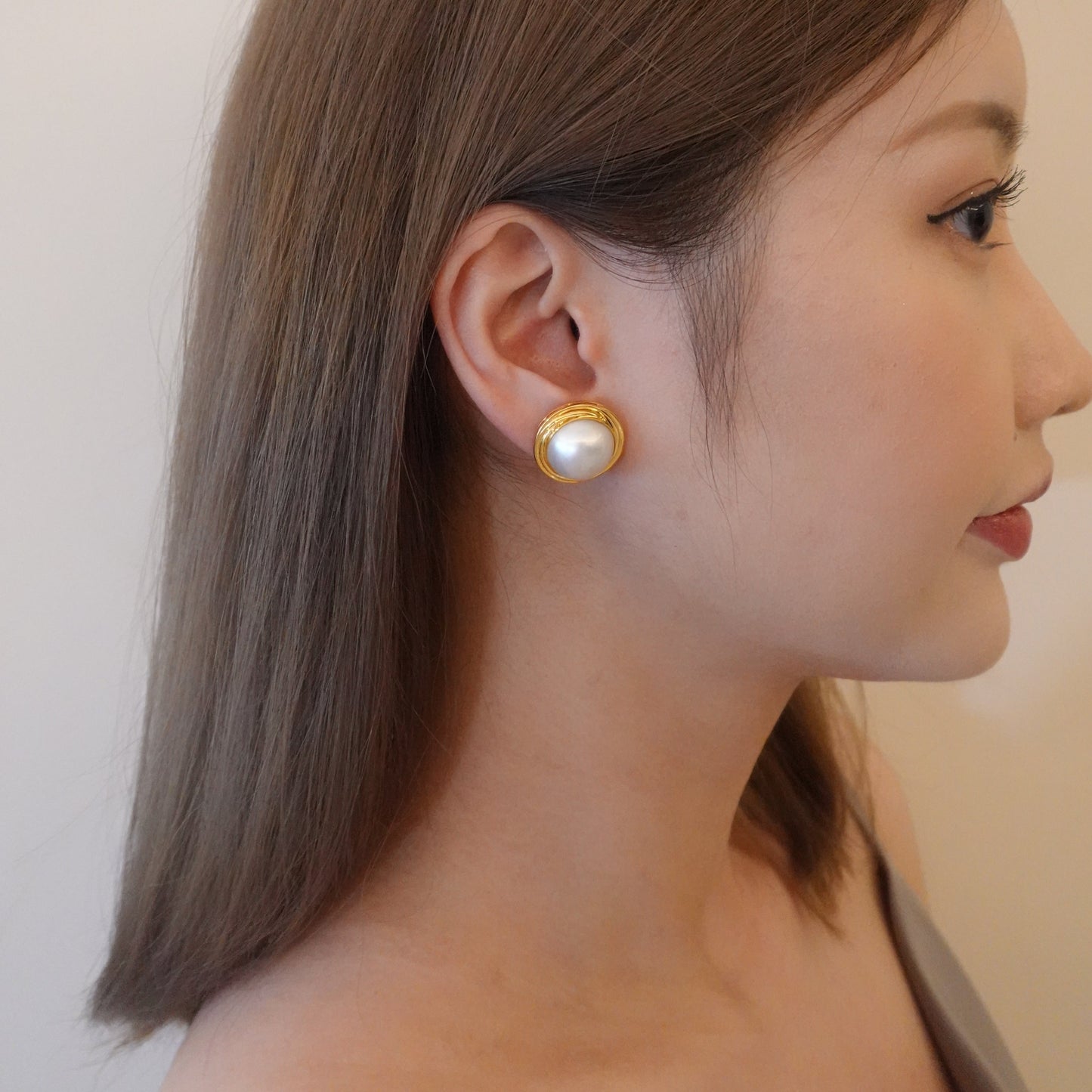 Gold-Edged Circle Mabe Studs