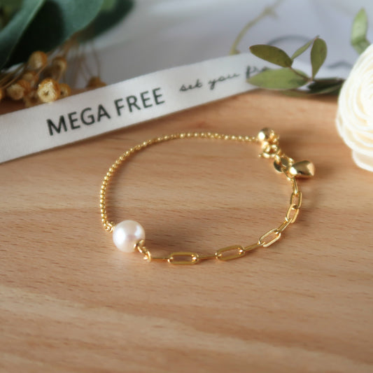 Paperclip Asymmetrical Akoya Pearl Bracelet